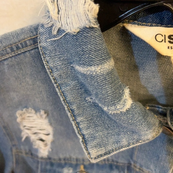 Ci Sono Distressed Jean Denim Jacket. - Picture 5 of 16